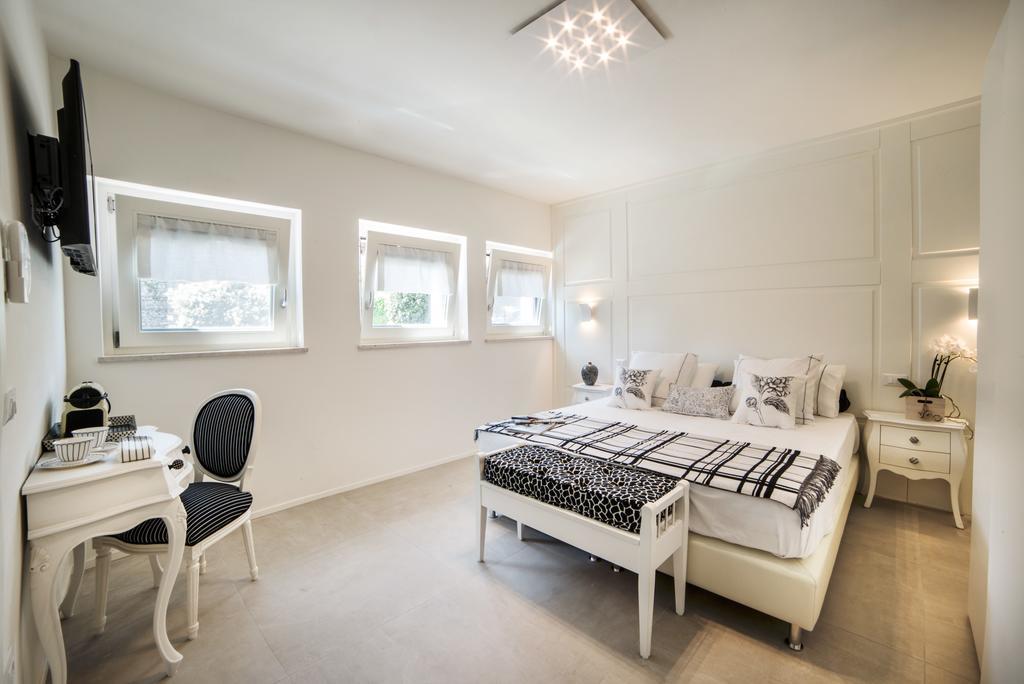 Riviera Carducci Rooms Пескьера-дель-Гарда Экстерьер фото