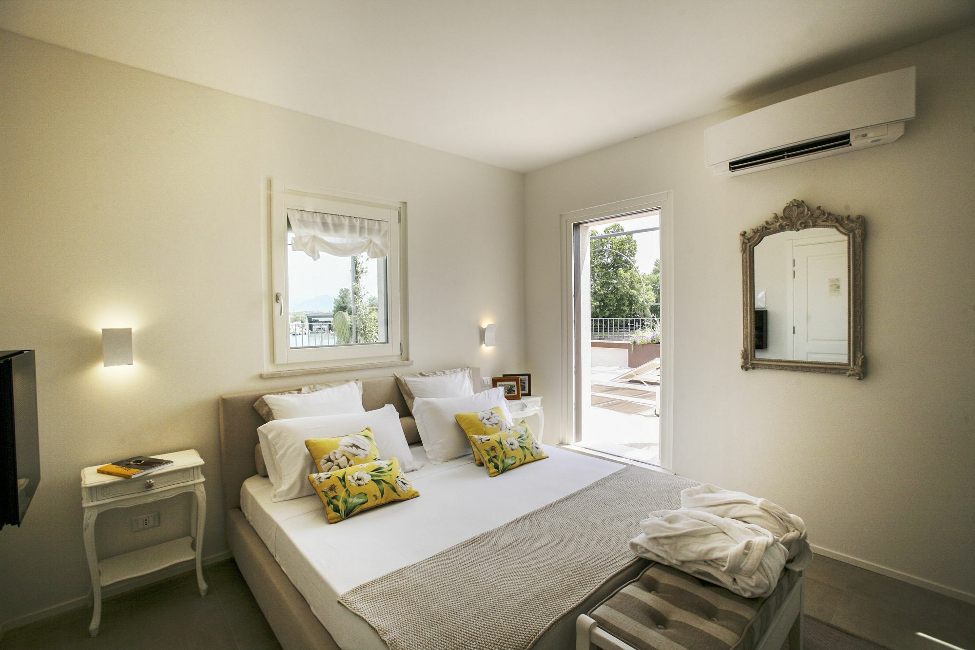 Riviera Carducci Rooms Пескьера-дель-Гарда Экстерьер фото